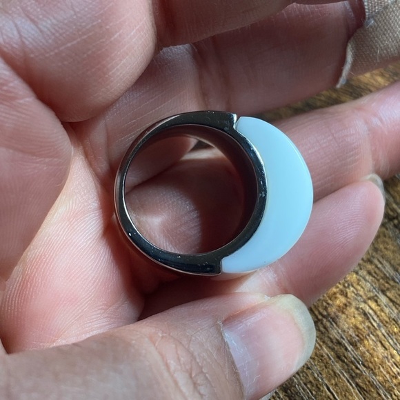 White Wearable Tech Ring - Picture 4 of 6